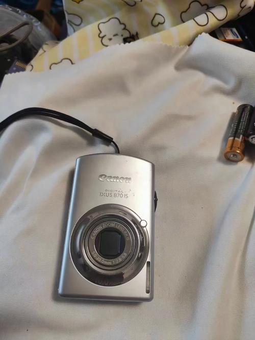佳能IXUS1000 HS的创意滤镜功能非常实用,可以应用于多种场景,鱼眼滤镜适合拍摄广阔的风景或有趣的建筑,营造出独特的视觉冲击力;微缩景观滤镜则能让平凡的街景变得像模型世界一样有趣;而玩具相机滤镜则能赋予照片复古、怀旧的氛围,非常适合记录生活中的小确幸,通过灵活运用这些滤镜,你可以轻松创作出具有个人风格的摄影作品。