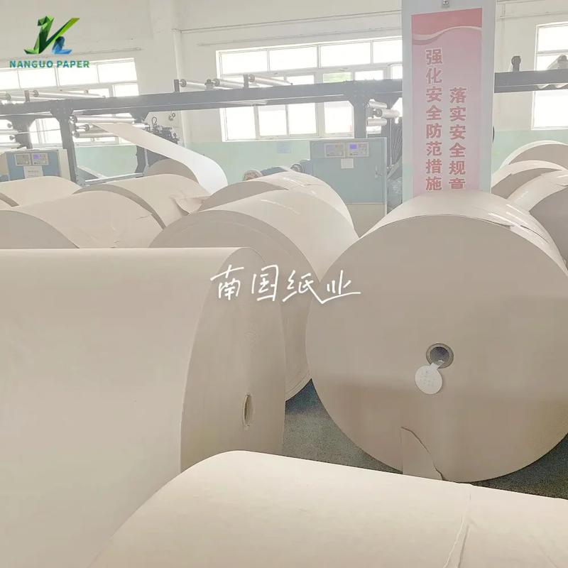 艾诺NOVO8在环保方面的贡献主要体现在其电子化的烹饪教程减少了纸张资源的浪费,同时其高效的能源利用也减少了能源浪费,作为一款智能设备,艾诺NOVO8的长期使用还能促进人们对数字化生活的接受和依赖,从而间接推动社会向更加环保、低碳的方向发展。