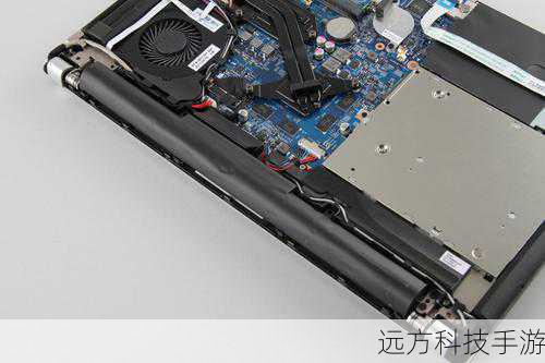 华硕A450E47JF-SL在操控体验方面也相当出色,它配备了全尺寸键盘和触摸板,键盘按键手感适中,键程和弹性反馈都比较适合办公打字,腕托部位采用了银灰色涂层,并采用了拉丝工艺处理,手感与光滑的键盘底板形成了反差,增大了摩擦力,使得手掌打字的反复移动更为舒适,触控板方面,华硕A450E47JF-SL采用了超大面积多指触控板设计,比上一代X系列大出22%的触控面积,用户手指移动、拖拽变得更加自如,触控板表面增加了更多的颗粒涂层,以保证用户手指操作时的定位感更为强烈。