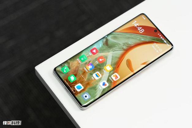 HTC X715e与苹果iPhone6 32GB各有千秋,如果你追求个性与独特的设计、丰富的硬件配置和灵活的扩展性,那么HTC X715e可能更适合你;而如果你注重简约与统一的美学、出色的拍照功能和震撼的屏幕显示效果,那么苹果iPhone6则是不二之选,最终的选择还需根据你的个人喜好和需求来决定。