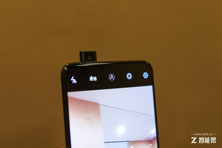 摄像头:主摄8MP,前置1.1MP