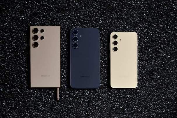 问题一:三星i909的双卡双待功能具体是如何实现的?