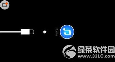 回答：如果在降级过程中设备意外重启，您需要重新回到恢复模式（即按住电源键和Home键）并继续执行剩余的步骤，确保在整个过程中避免断开连接或强制重启设备。