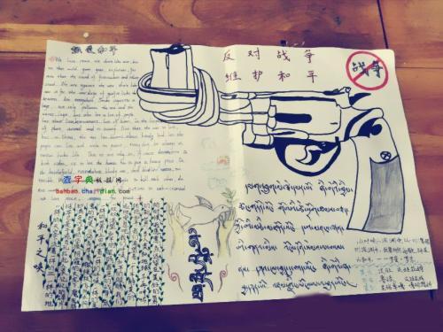 《圣女战旗》的剧情围绕着守护和平与正义的主题展开,每个章节不仅包含独立的任务挑战,还穿插着角色之间的对话和背景故事,让玩家能够深刻体验到每个角色的独特魅力和命运纠葛。