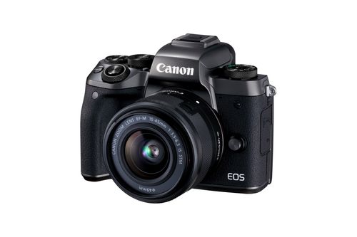 佳能EOS M5:EOS M5则是一款功能丰富的无反相机,它支持可更换镜头设计,用户可以根据自己的需求选择合适的镜头进行拍摄,EOS M5还具备内置Wi-Fi、蓝牙等无线连接功能,方便用户将照片快速传输到手机或电脑上进行分享和编辑,EOS M5还支持全高清视频拍摄和多种视频参数设置,满足用户对于视频拍摄的需求。