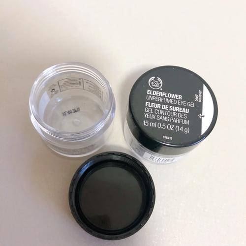 A: TheBodyShop的明星产品众多,其中不得不提的是接骨木花眼胶和生姜头皮护理系列,接骨木花眼胶以其卓越的保湿和去黑眼圈效果深受喜爱;而生姜头皮护理系列则能有效促进头皮血液循环,减少脱发问题,让秀发更加浓密健康。