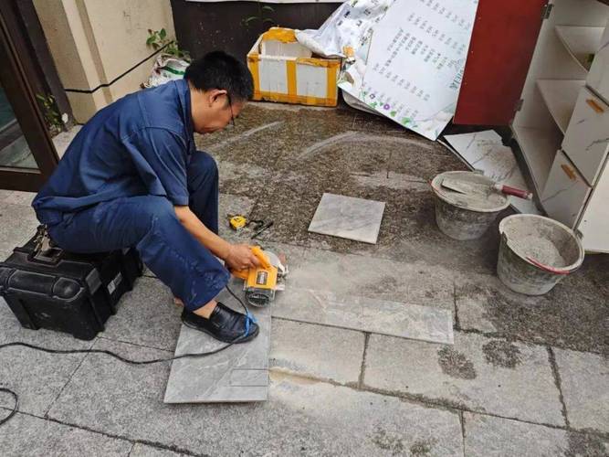 答:如果您的容声冰箱需要更换配件,您可以先拨打官方统一客服热线400-809-9999进行咨询,客服人员会根据您的具体情况为您推荐合适的配件,并告知您如何购买和更换,在更换配件时,请务必选择正规渠道购买原厂配件,以确保冰箱的正常使用和安全性。