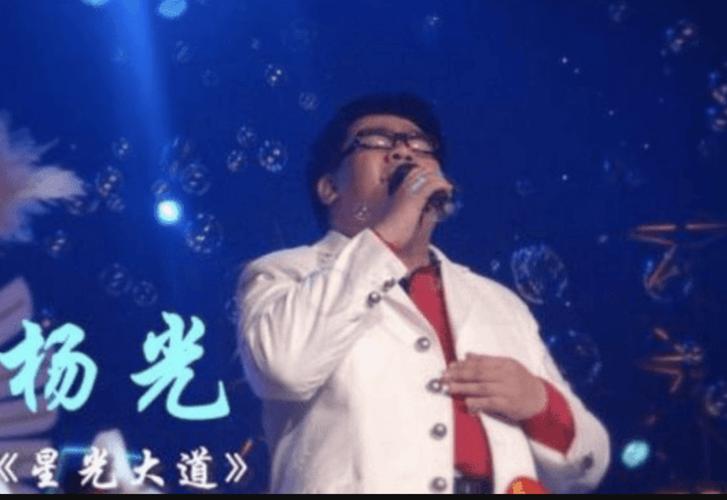 《暗黑破坏神》系列的音乐充满了黑暗和恐怖的氛围,在探索黑暗的地牢和面对邪恶的怪物时,音乐让人毛骨悚然,同时也增加了游戏的紧张感。