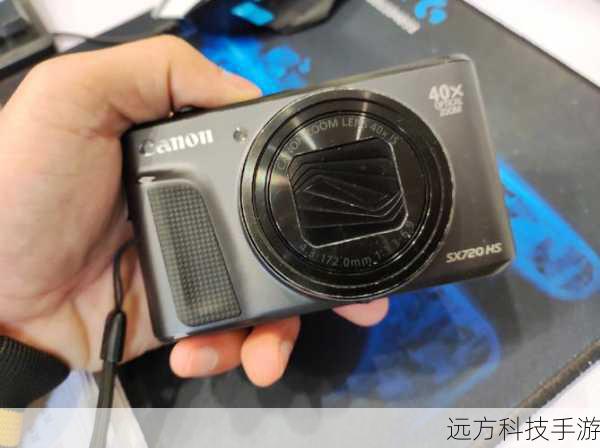 初见佳能SX130,你会被它精致的外观设计所吸引,机身小巧轻盈,仿佛是为手掌量身定制,即便是长时间握持也不会感到疲惫,无论是日常出行、旅行探险,还是家庭聚会,它都能轻松放入口袋或包包中,不占空间,随取随拍,这种极致的便携性,让摄影成为了一种无负担的乐趣,让灵感不再因设备的笨重而熄灭。