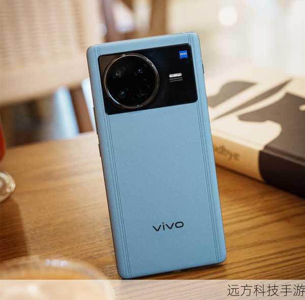 作为旗舰机型，vivo X Note在摄影方面自然也是下足了功夫，它搭载了高规格的摄像头模组，无论是广角、超广角还是微距拍摄，都能轻松应对，捕捉生活中的每一个精彩瞬间，最新vivo X Note的图片中，我们可以看到其拍摄出的照片色彩还原准确，细节丰富，即便是暗光环境下也能保持出色的清晰度和纯净度，让每一张照片都成为值得珍藏的艺术品。