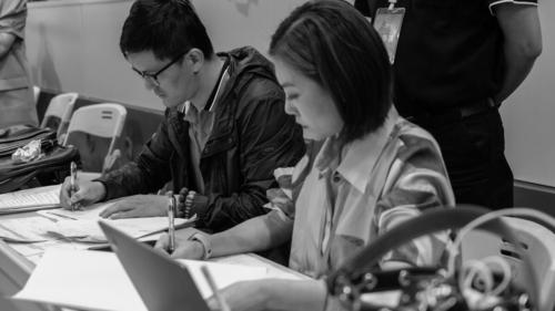 答:会给导演本人和团队带来压力,可能影响开幕式质量和工作状态。