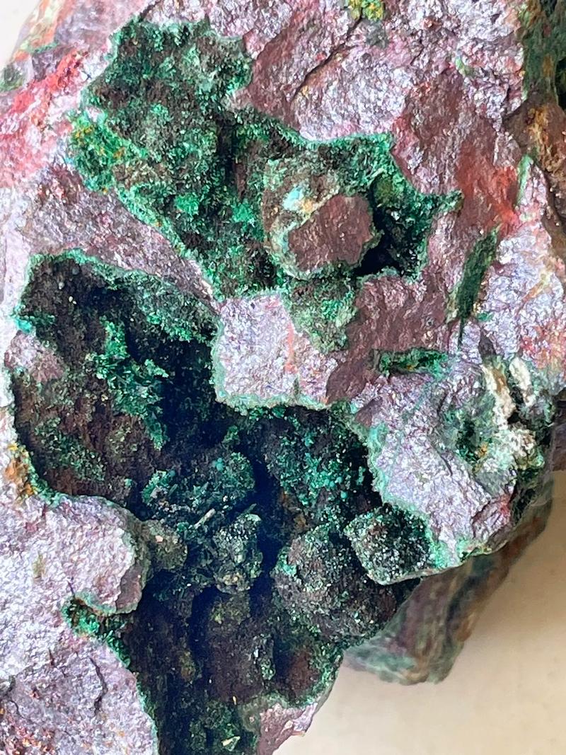 技巧:金矿与银矿相对稀有,但收益较高,建议使用铜制工具,同时注意避开敌对玩家区域,以减少损失。