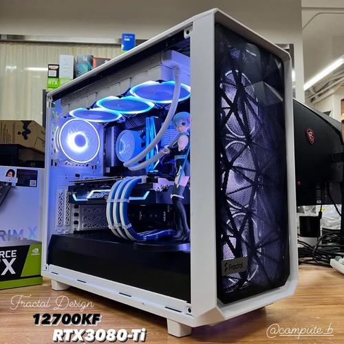 选择一款合适的机箱对于美观性和实用性都有重要影响,Fractal Design Define R6和NZXT H710i都是高质量的机箱,提供了充足的内部空间、良好的散热通道以及便捷的安装体验。