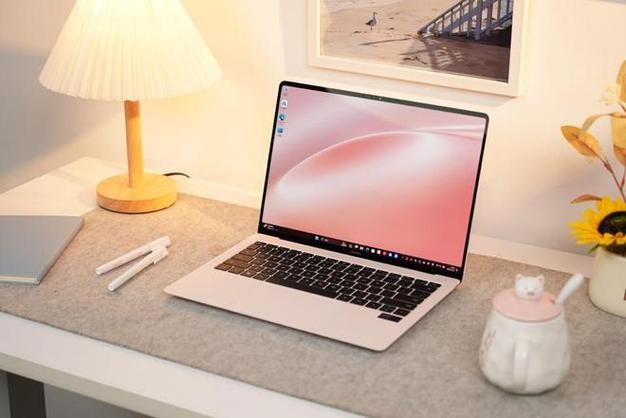 华为MateBook D15在散热方面同样表现出色,它采用了双热管+鲨鱼鳍2.0静音风扇的散热系统,能够迅速将机身内部的热量排出,保证长时间运行时的稳定性,该笔记本的机身材质和结构设计也充分考虑了散热需求,使得整体散热效果更加出色,用户无需担心在长时间使用过程中会出现过热或卡顿等问题。