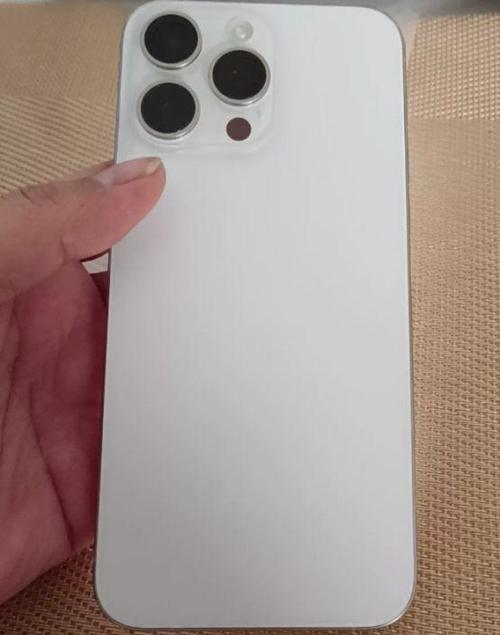二手市场与翻新机价格:在二手市场上,索尼LT26i(Xperia S)的价格相对较为亲民,根据手机的成色、配件是否齐全以及是否经过翻新等因素,价格区间大致在几百元至数千元不等,一些成色较好、配件齐全的二手手机可能售价在1000元至2000元之间;而经过专业翻新、几乎接近全新状态的手机则可能售价更高一些。