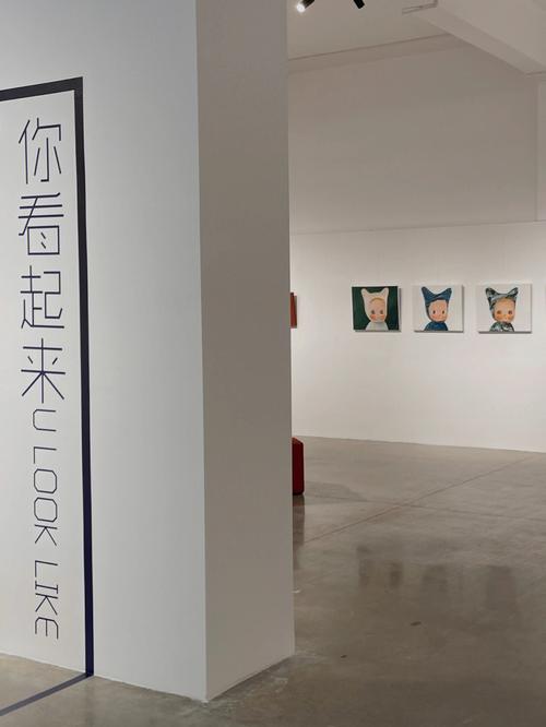 省略号可以用于表示话语未完待续,或是某种神秘感,在聊天中使用,可以吸引队友的注意,“...发现了一个秘密基地!”