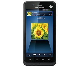MOTO里程碑4和MOTO刀锋XT928各有千秋,如果你更看重手机的外观设计、键盘手感以及内置存储空间的话,那么里程碑4无疑是一个不错的选择;而如果你对屏幕显示效果、拍照性能以及系统升级潜力有更高要求的话,那么XT928则可能更适合你,最终的选择还需要根据你的个人喜好和使用需求来决定。