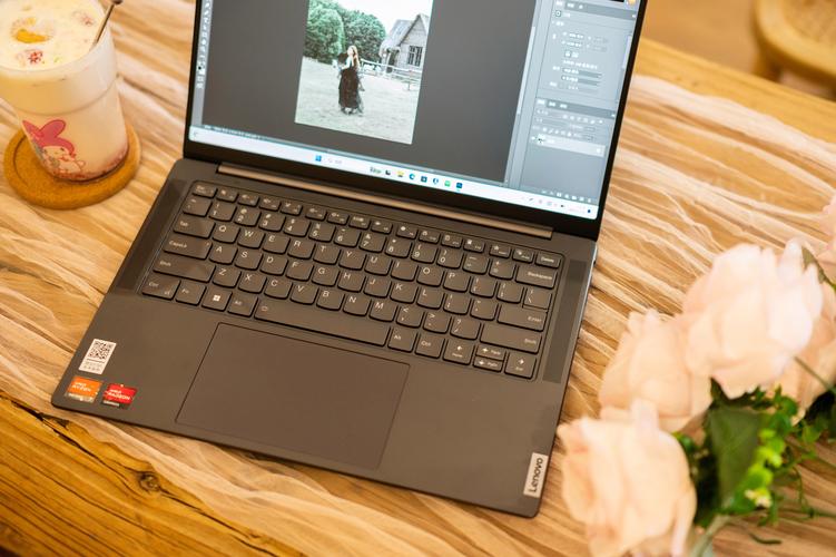 2. 联想YOGA Pro 14s:轻薄便携的触控旗舰