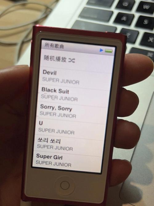 在续航方面,iPod nano 7同样表现出色,它拥有较长的电池寿命,能够支持长时间的连续播放,而在存储方面,虽然nano 7的存储容量相较于智能手机来说较小,但对于大多数用户来说已经足够使用,你可以根据自己的需求选择合适的存储容量版本,轻松存储数千首歌曲。