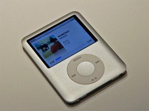 A:iPod nano 7适合追求纯粹音乐享受、喜欢小巧便携设备的音乐爱好者;热爱运动、需要一款轻便易携的运动伴侣;以及对iPod系列有着深厚情感的复古情怀者,它以其独特的设计、出色的音质和实用的功能,为这些人群提供了优质的音乐体验和生活便利。