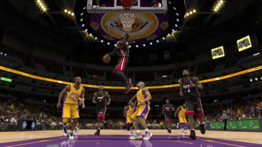 对于篮球爱好者来说,《NBA 2K25》不仅仅是一款游戏,更是一个可以实现篮球梦想的虚拟世界,我们可以操控自己喜爱的球队和球员,去争夺冠军奖杯,我们可以体验到职业篮球比赛的紧张与刺激,感受到团队合作和个人技巧的重要性。