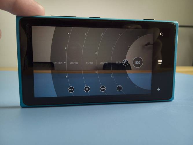 答:虽然Lumia 610的电池容量可能不是同级别手机中最大的,但得益于Windows Phone系统的优化和诺基亚在电池管理方面的技术积累,其续航能力还是相当可观的,对于一般用户来说,正常使用一天基本没有问题,具体续航表现还会受到使用习惯、网络环境等多种因素的影响。
