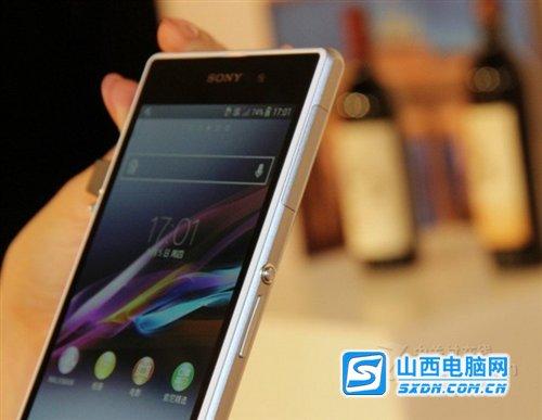 回答: 索尼L39h的拍照效果非常出色,它搭载了2070万像素的后置摄像头和索尼G镜头,配合F2大光圈和堆栈式/积层式CMOS(Exmor RS)传感器,使得拍照效果更加清晰、细腻,它还支持多种拍照模式和滤镜效果,如曝光补偿、防红眼、连续自动对焦、触控快门、感光度(ISO3200)、白平衡、HDR、全景模式、微距、美颜、延时自拍、连拍等,让用户能够轻松拍摄出专业级别的照片,无论是风景、人像还是微距拍摄,L39h都能轻松应对。
