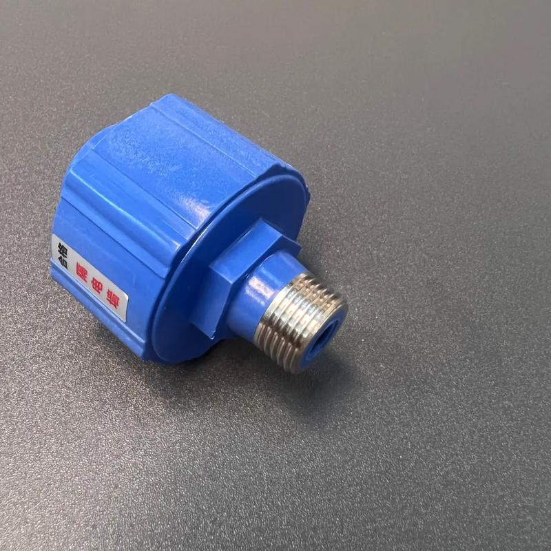 答:四季沐歌M3-S50-20-B1配备了多重安全防护措施包括防电墙技术、防干烧保护、高温保护和高压保护等,这些措施能够有效防止漏电、过热等安全隐患的发生确保用户在使用过程中的安全无忧,同时该热水器还达到了IPX4防水等级即使在潮湿的浴室环境中也能安心使用。