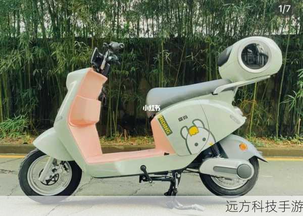 小乔Q160的设计灵感仿佛源自春日里的一抹清新，车身线条流畅而富有动感，色彩搭配既时尚又不失温馨，它采用了简约而不失精致的造型语言，无论是穿梭在繁忙的街道，还是静置于小区一角，都能成为一道亮丽的风景线，特别是那小巧的车身，不仅便于停放，更能在拥挤的城市交通中灵活穿梭，让你轻松享受每一次出行。