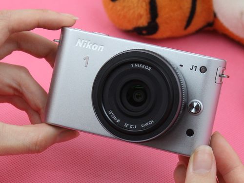 Q3: 尼康J1套机的镜头可以更换吗?