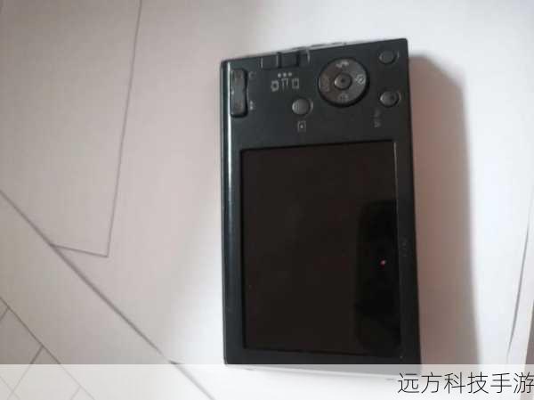 索尼W510最大的亮点之一，就是它搭载了26mm广角镜头，广角镜头能够捕捉比普通镜头更宽广的画面，让照片更具视觉冲击力和空间感，无论是壮丽的山川湖海，还是拥挤的城市街景，只需轻轻一按快门，就能将眼前的风景尽收眼底，该相机还支持4倍光学变焦，让你在远距离拍摄时也能获得清晰的画面，对于喜欢旅行摄影或家庭聚会的用户来说，索尼W510无疑是一个不可多得的好帮手。
