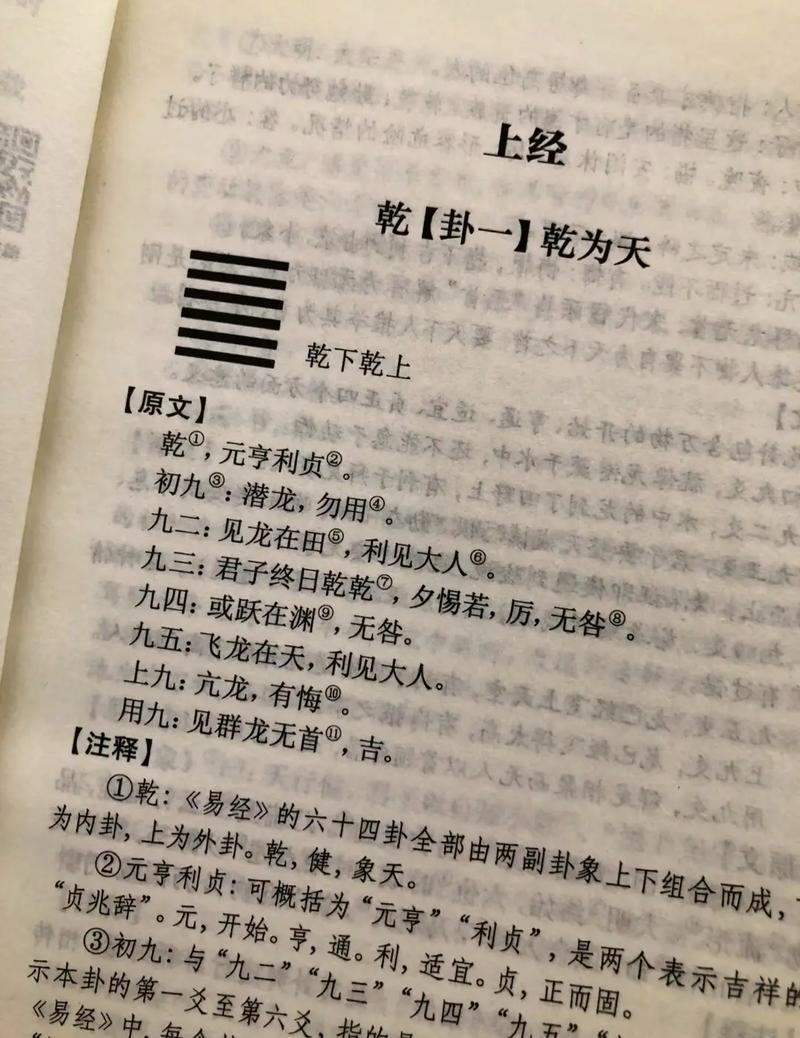    - 答：在BOSS战前，观察并记录BOSS的攻击模式和弱点，使用环境和技能创造有利条件，如利用地形躲避攻击或利用特定技能削弱BOSS，在BOSS血量低时，集中火力输出，尝试使用高伤害技能或连招进行终结攻击，以最小化战斗时间。
