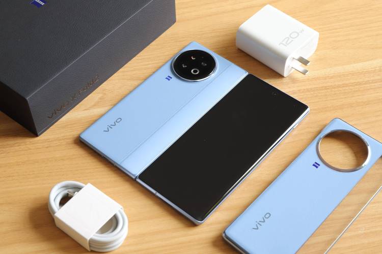vivo X3系列的影像系统，无疑是本次升级的重头戏，从图片中我们可以看到，无论是广角风景的壮阔、微距花卉的细腻，还是人像摄影中的自然肤色与背景虚化，vivo X3系列都能轻松驾驭，呈现出令人惊叹的画质，这得益于其搭载的高像素主摄、超广角镜头以及专业级的人像模式，让用户在拍摄时能够随心所欲地捕捉生活中的每一个精彩瞬间，更令人兴奋的是，vivo X3系列还引入了先进的夜景拍摄技术，即使在光线不足的环境下，也能拍出清晰明亮、色彩丰富的照片，让夜晚的美不再被黑暗所掩盖。