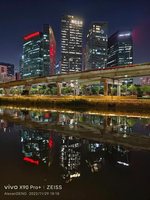 问题一：vivo X3系列手机在夜景拍摄方面有哪些独特的技术优势？
