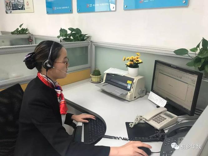 更令人感动的是，这些客服人员还常常在电话中传递出温暖和关怀，他们知道，每一位来电的顾客都是对飞利浦品牌的信任和支持，他们总是以最大的热情和最真诚的态度来回应每一位顾客的需求。