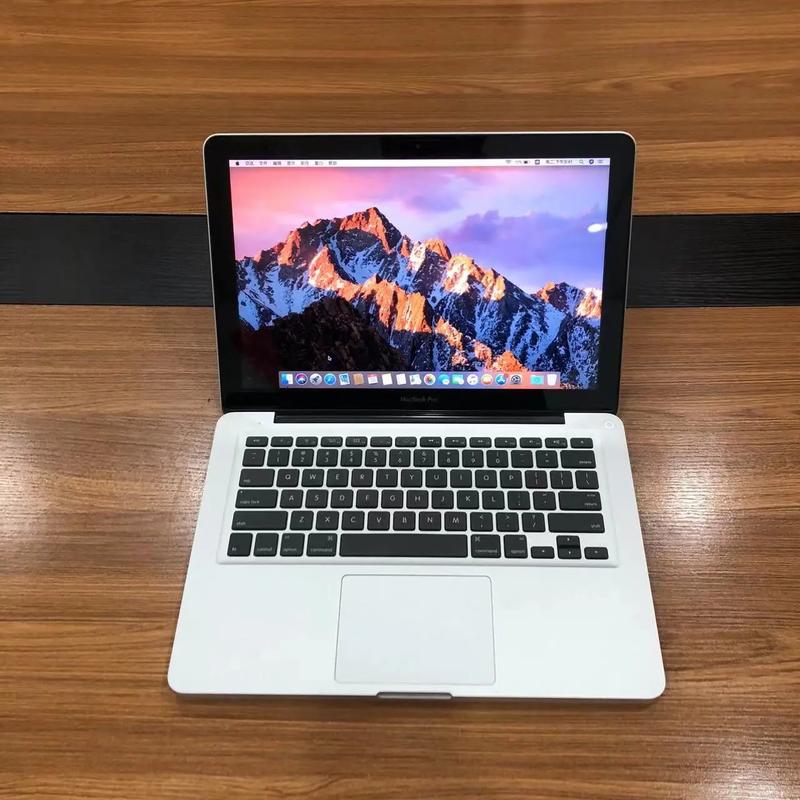 设计细节：不同型号的苹果笔记本，在设计细节上也有所不同，MacBook Pro系列通常配备有Retina显示屏、Touch Bar（部分型号）以及更多的接口选项；而MacBook Air则以其轻薄便携著称，设计更为简约。