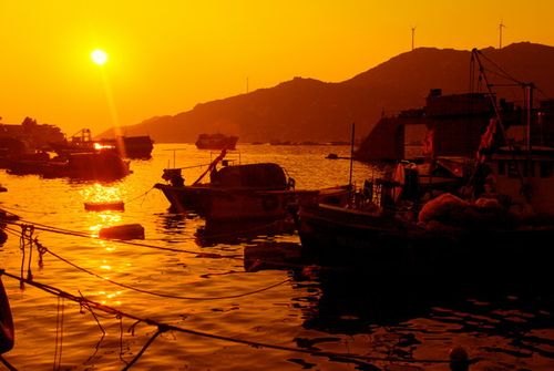 夕阳西下，满载而归