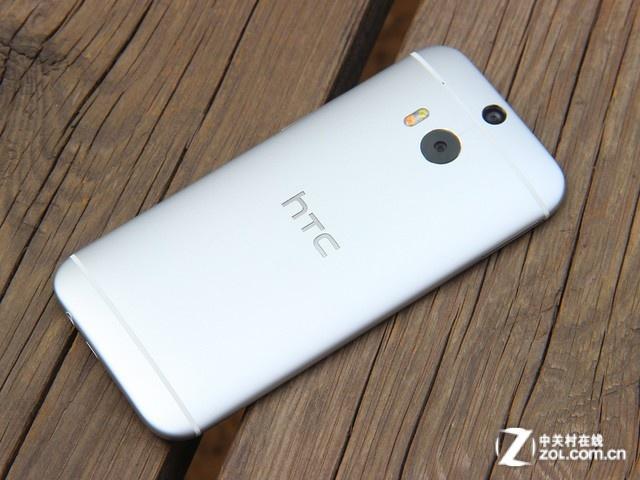 拍照功能是智能手机的重要卖点之一,HTC M8搭载了400万像素+400万像素的双摄像头系统,这是全球首款双镜头3D立体相机,结合HTC UltraPixel超像素相机和双闪光灯技术,能够在各种光线环境下拍摄出优异的相片与影片,而三星Galaxy A7则采用了一颗1300万像素的后置摄像头和500万像素的前置摄像头,虽然像素值较高,但在拍摄效果和创意性上可能略逊于HTC M8的双摄系统。