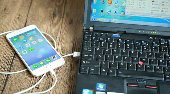 1、连接设备:使用USB线将iPhone 4S连接到电脑上。