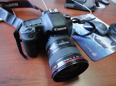答:佳能EOS 7D以其出色的连拍速度、卓越的画质表现、强大的对焦系统以及丰富的拍摄功能,在同级别单反中展现出了极高的性价比,尤其是在这个价位上,能够拥有如此全面的性能配置,实属难得,对于追求高性能与高性价比的摄影爱好者来说,佳能EOS 7D无疑是一个不可多得的选择。