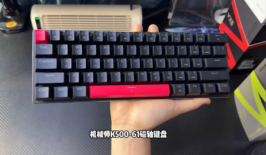 答:机械师K500混光有线机械键盘的背光效果非常出色,它采用了混光设计,在夜晚使用时能够散发出迷人的光彩,不仅美观大方还能有效避免误触,同时背光亮度可调节,用户可以根据自己的需求进行个性化设置。