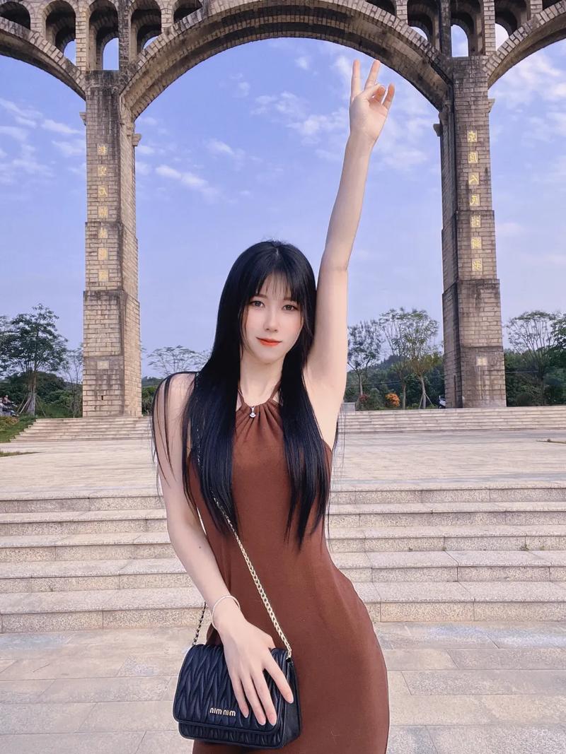 问:有请潘周聃是什么梗?