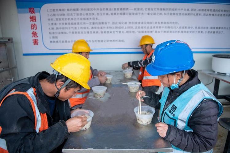 - 确保你的小米账号已经注册并实名认证,这能大大缩短购买流程的时间。