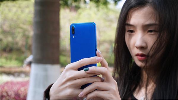 Q:魅蓝E3在拍照方面有哪些需要用户注意的地方?