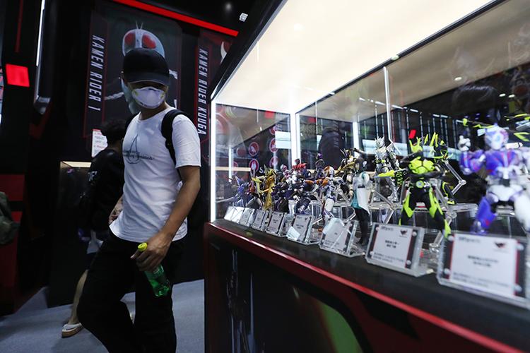 答:ChinaJoy 即中国国际数码互动娱乐展览会,是当今全球数字娱乐领域最具知名度与影响力的年度盛会之一,涵盖游戏、动漫、互联网影视、互联网音乐、网络文学、电子竞技、智能娱乐硬件等多领域。