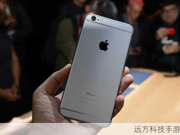 苹果iPhone6 Plus 16GB:相比之下,iPhone6 Plus则代表了智能手机设计的巅峰之一,其直板造型搭配圆润的边角,显得既大气又时尚,手机尺寸为158.1×77.8×7.1mm,虽然比i509大了一圈,但得益于精湛的工艺和材质选择,依然保持了良好的手感,灰色、银色、金色等多种颜色选择,满足了不同用户的审美需求。