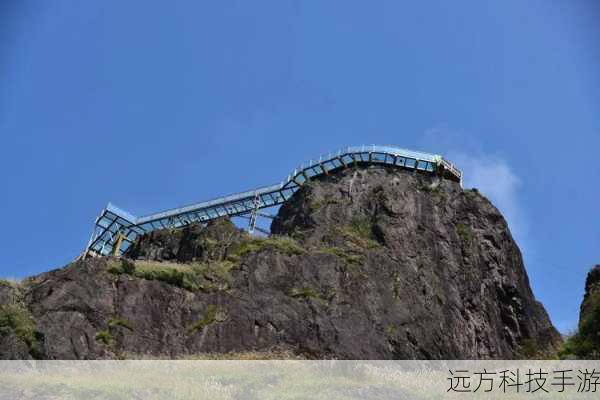 山峰与悬崖:仔细检查悬崖边缘、山峰顶部以及可能被遗忘的小角落,岩神瞳会被隐藏在不易察觉的地方。