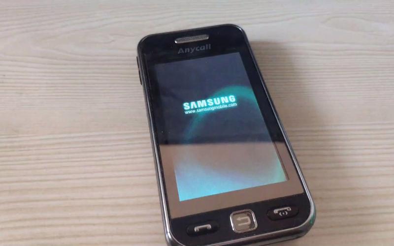 三星S5230c支持MP3、AAC、AAC+、e-AAC+、WMA、WAV等多种音频格式,这意味着用户可以轻松地将自己喜欢的音乐文件导入手机中,随时随地享受高品质的音乐体验。