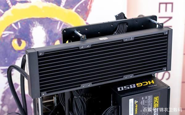 答:当然可以!酷冷至尊MasterFan SF360R ARGB支持全彩可编程LED灯带,用户可以通过软件或主板自带的灯光控制功能,自由设置灯光的颜色、亮度、闪烁模式等,实现个性化的灯光效果,无论是想要营造静谧的电竞氛围,还是追求炫酷的视觉体验,都能轻松实现。
